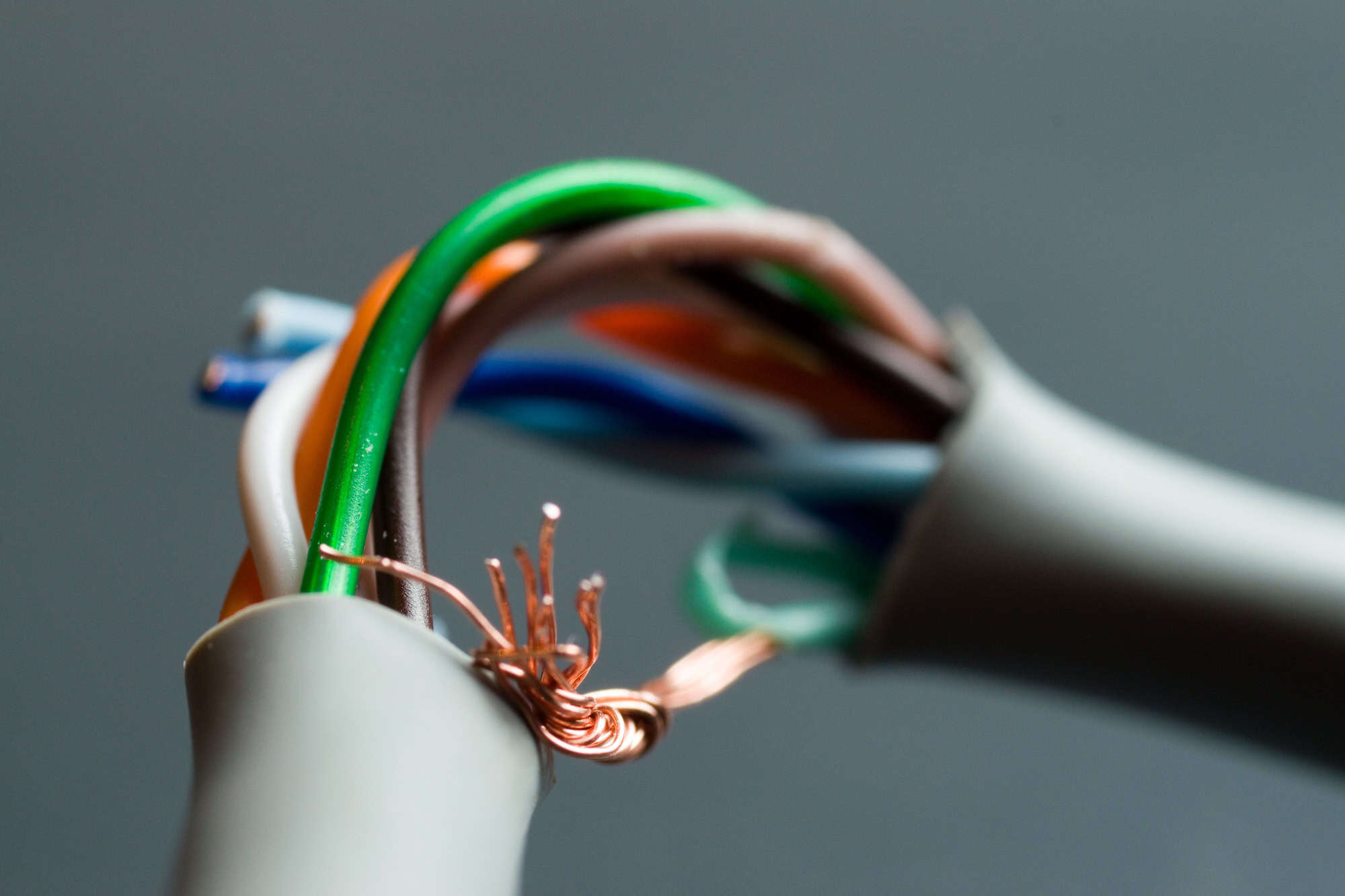 Understanding Voltage Drop in Cables - Causes & Solutions